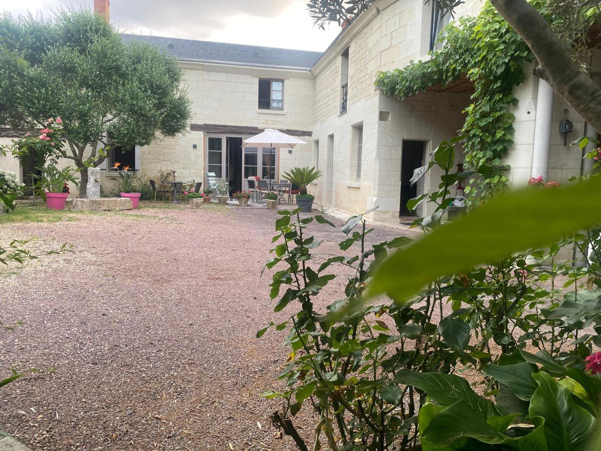 Logis Huit Clos Calme Et Romantique Proche Saumur Casa de Férias